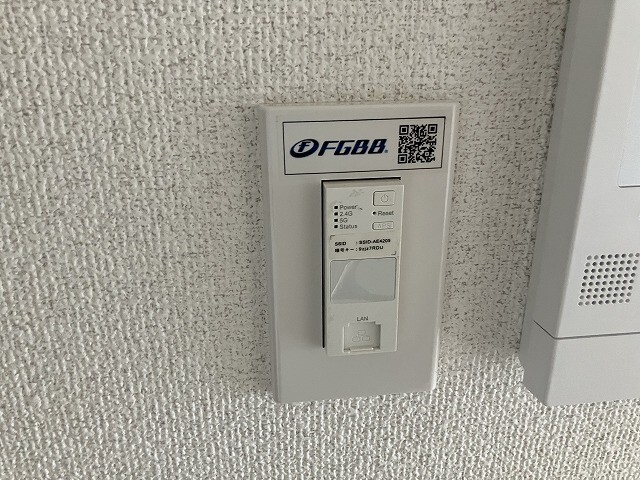 ����12