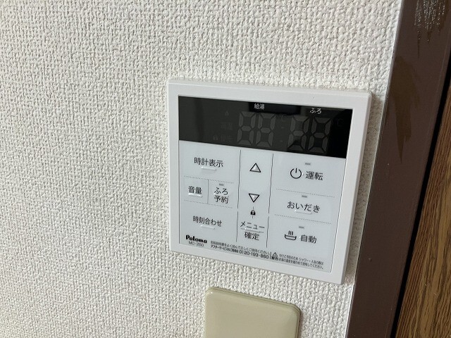 ����16
