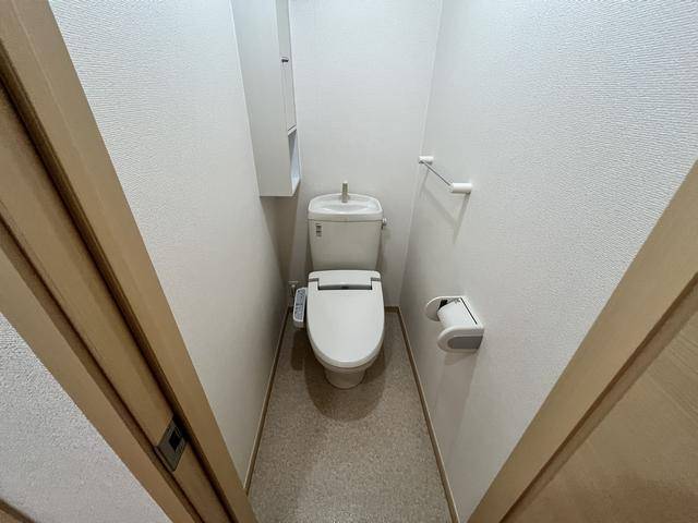����8