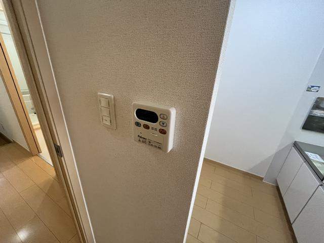 ����13