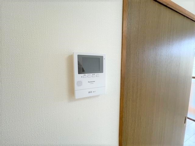 ����10