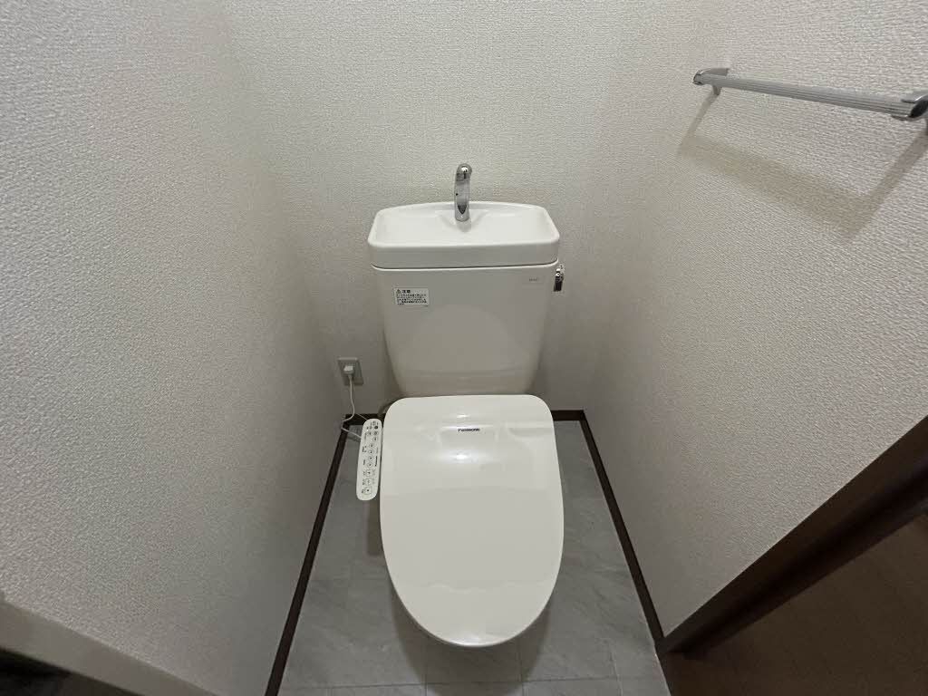 ����8