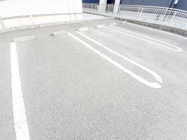 ����12