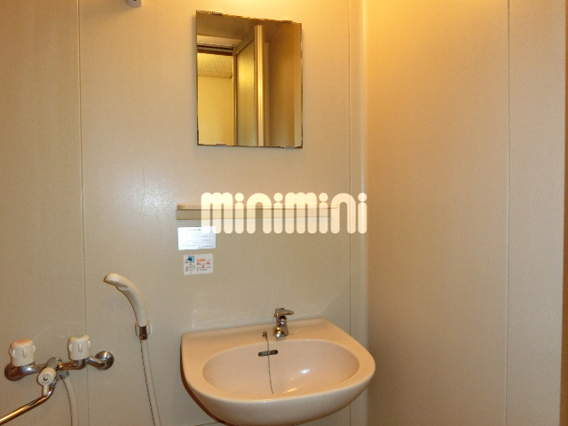 ����16