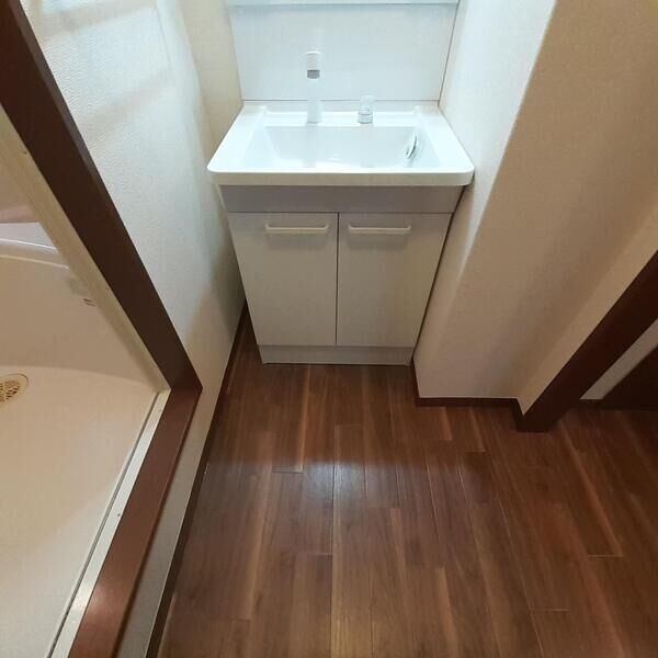 ����8