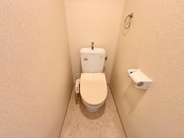 ����4