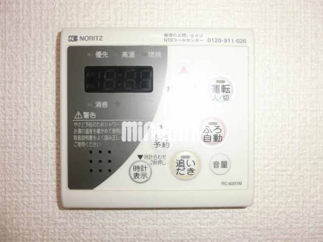 ����15