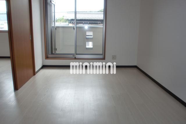 ����3