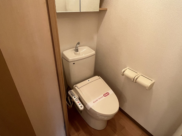 ����9