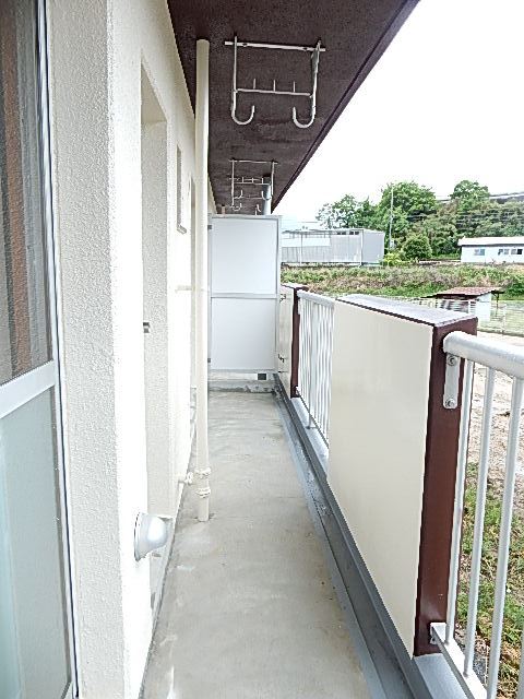 ����12