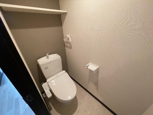 ����8
