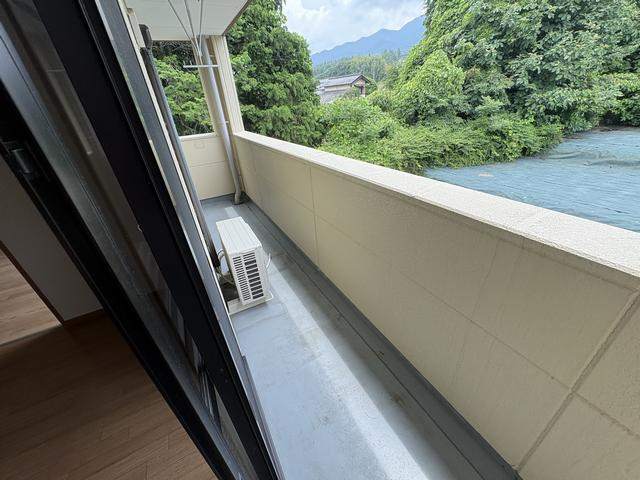 ����8
