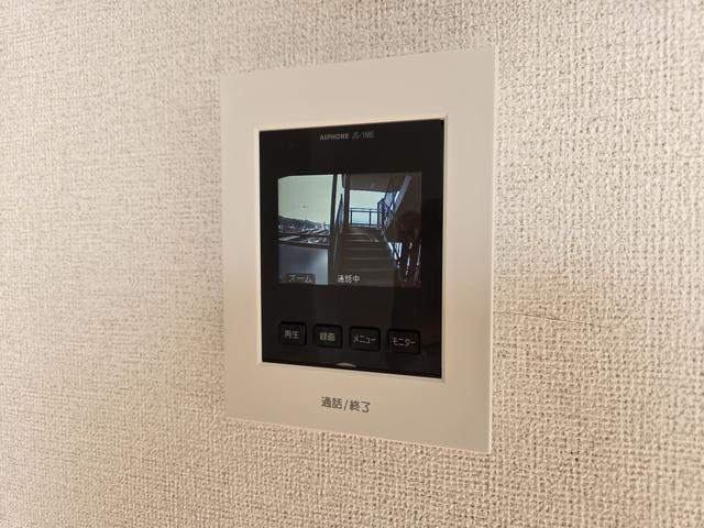 ����12