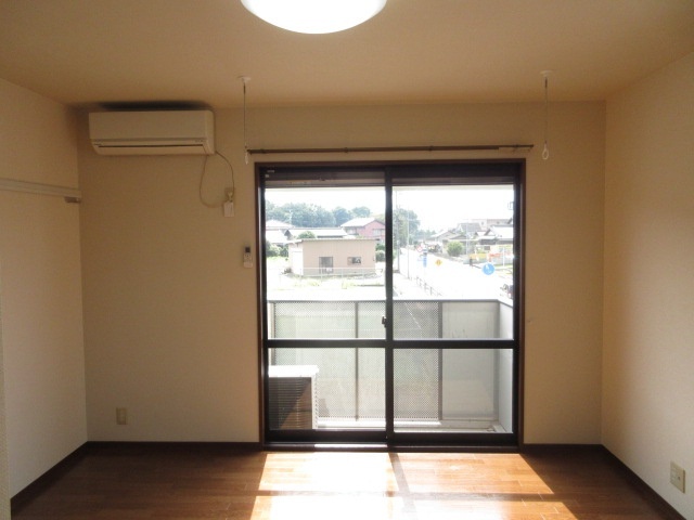 ����4