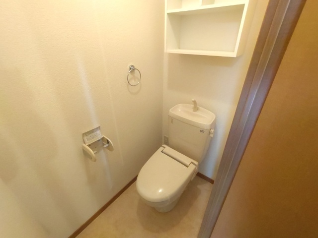 ����4