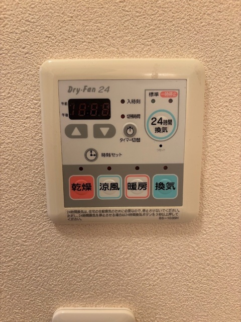 ����9