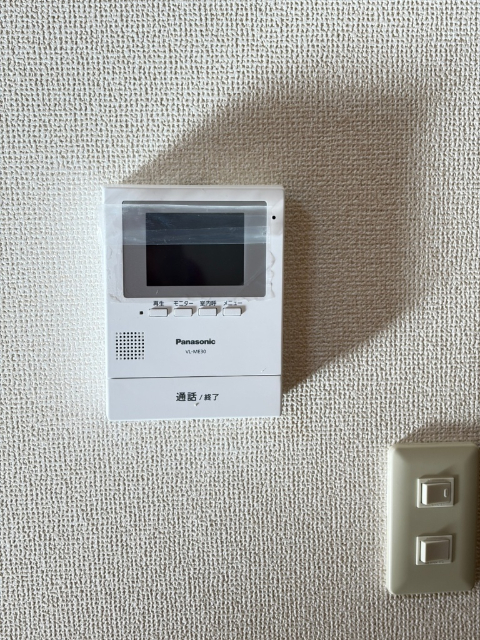 ����12