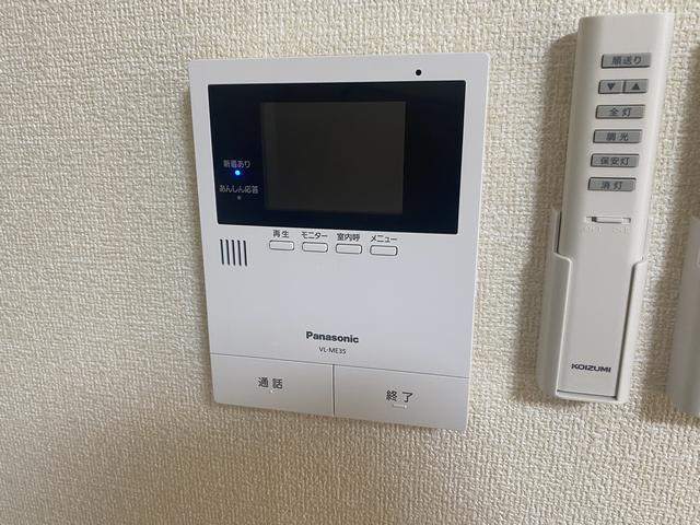 ����12