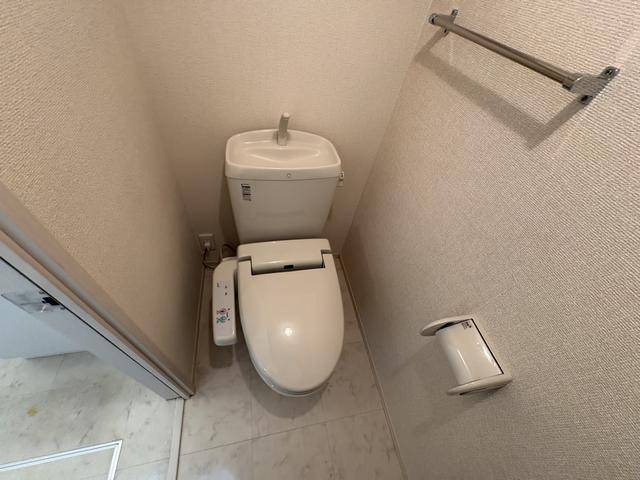����8
