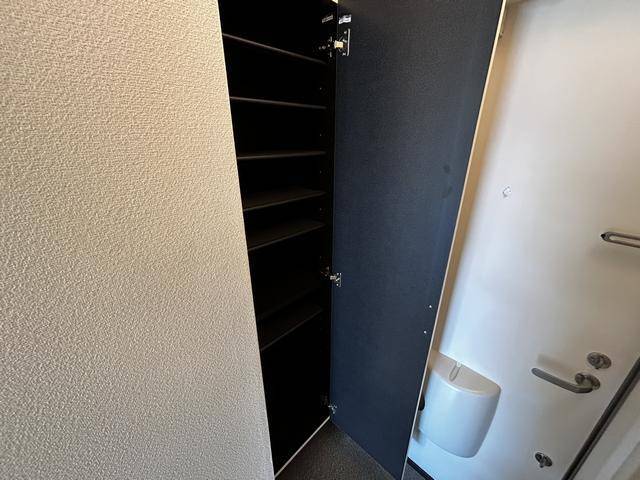 ����17