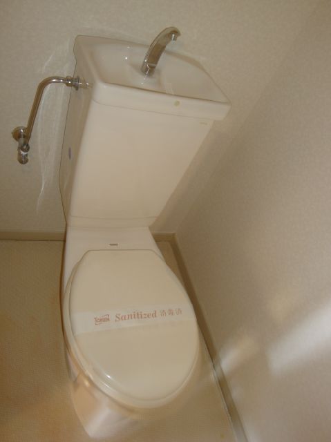 ����4