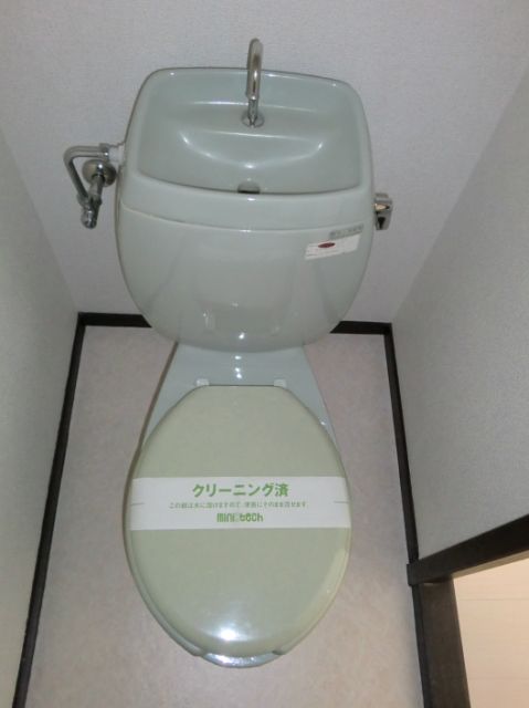 ����4