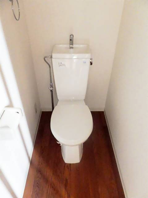 ����4