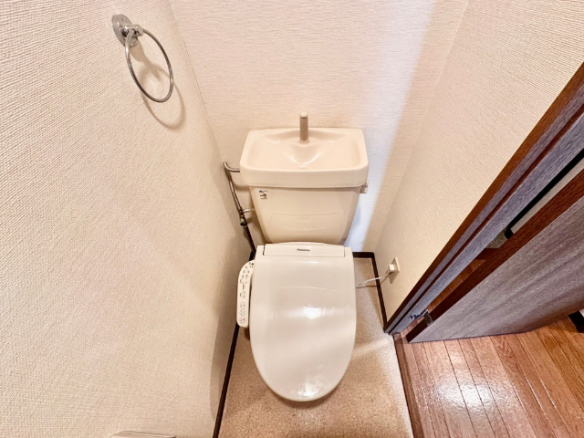 ����4