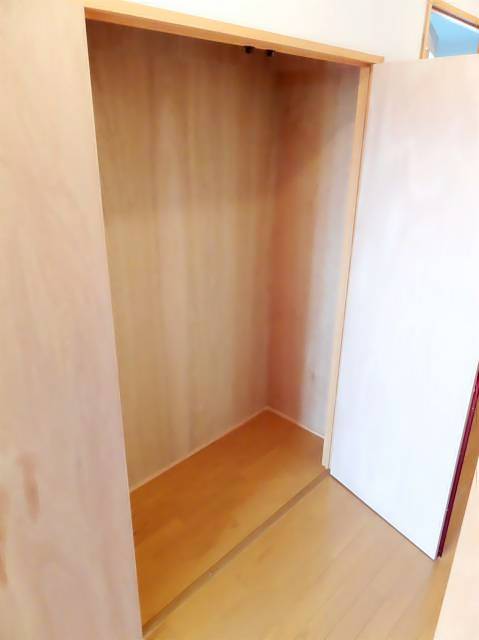����8