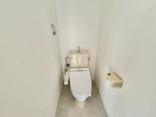 ����4
