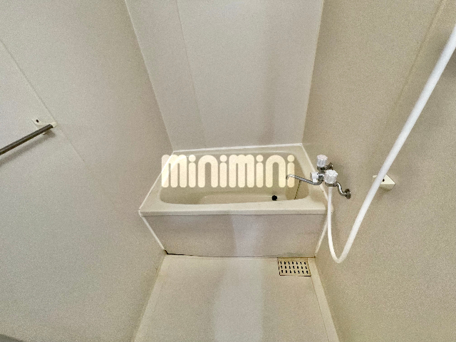 ����3