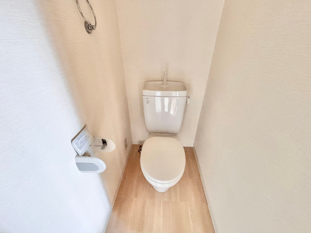 ����4