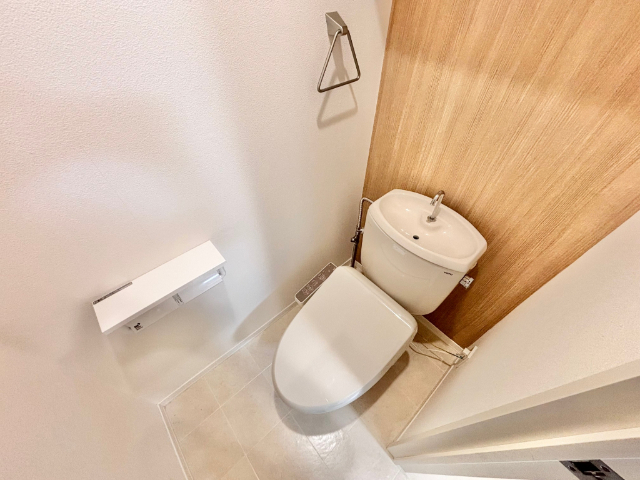 ����4