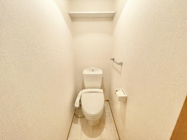 ����4