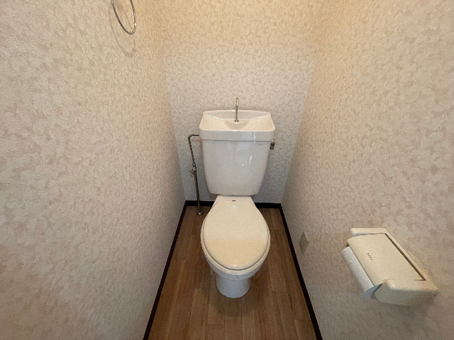 ����4