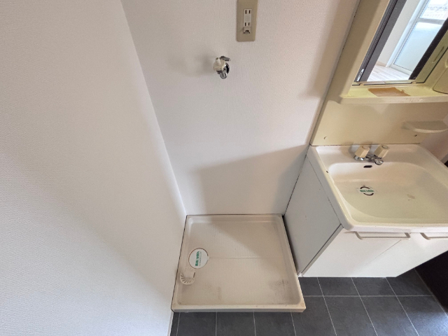 ����17