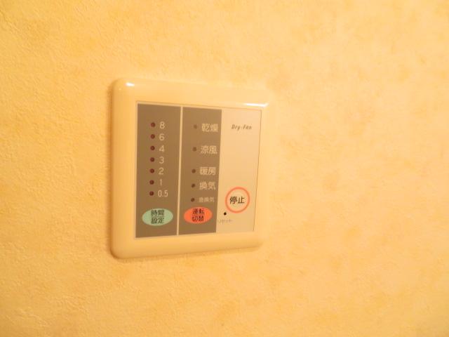 ����17