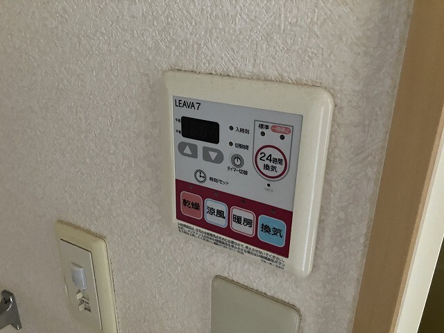 ����18