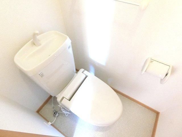 ����9