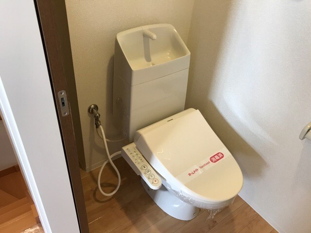 ����9