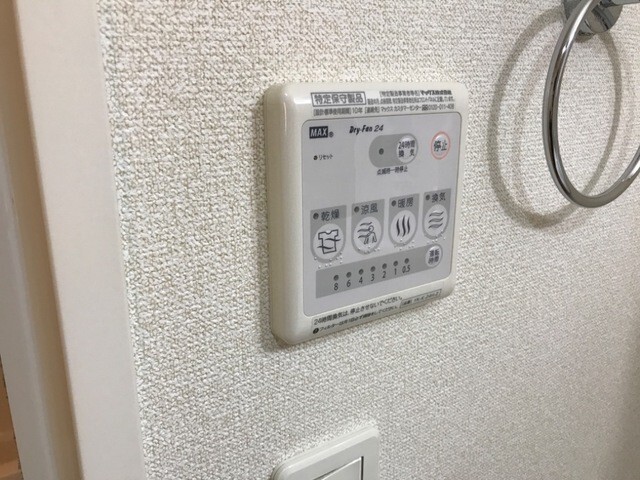 ����16
