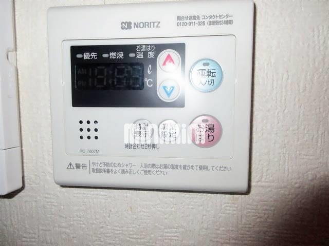 ����12