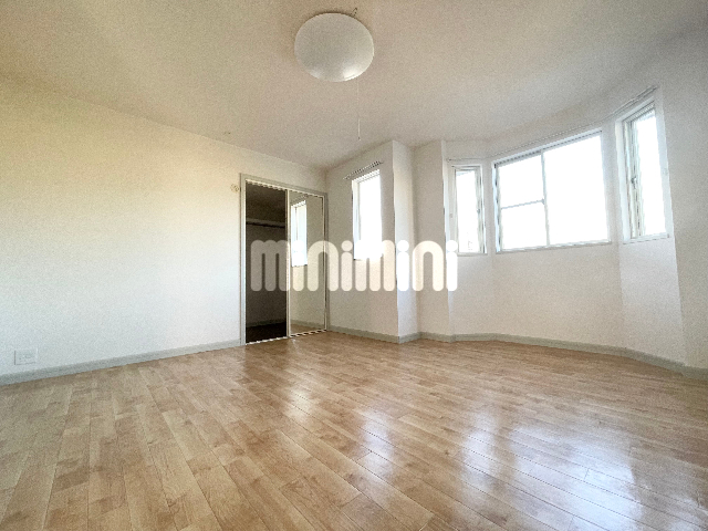����15