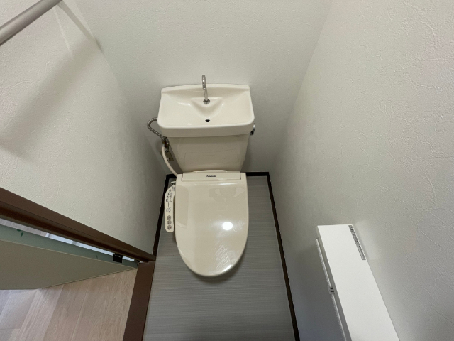 ����9