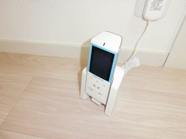 ����12
