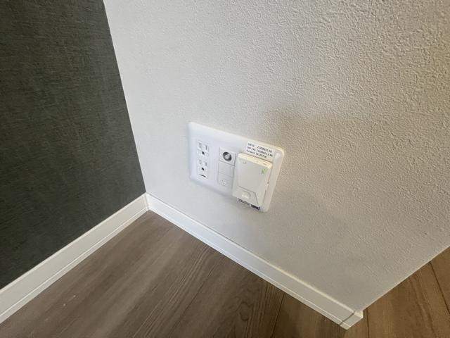 ����16