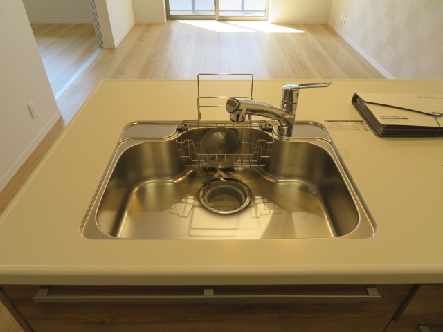 ����20
