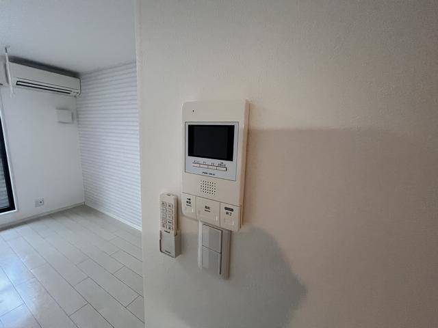 ����12