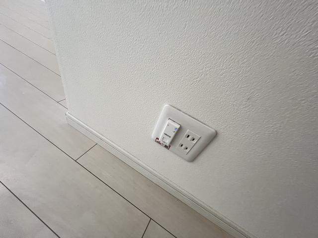 ����15