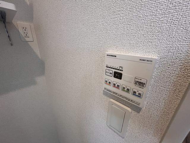 ����20